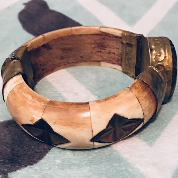 Vintage Thick Wood Bangle w Lg Blue Gem & Clasp - Picture 3 of 6